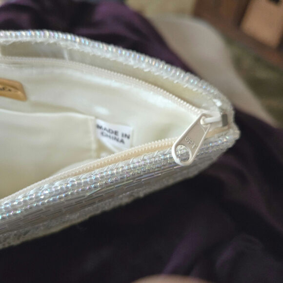 Vintage‎ La Regal White Iridescent Glass Beaded Evening Clutch Zip Top Closure - Picture 6 of 10